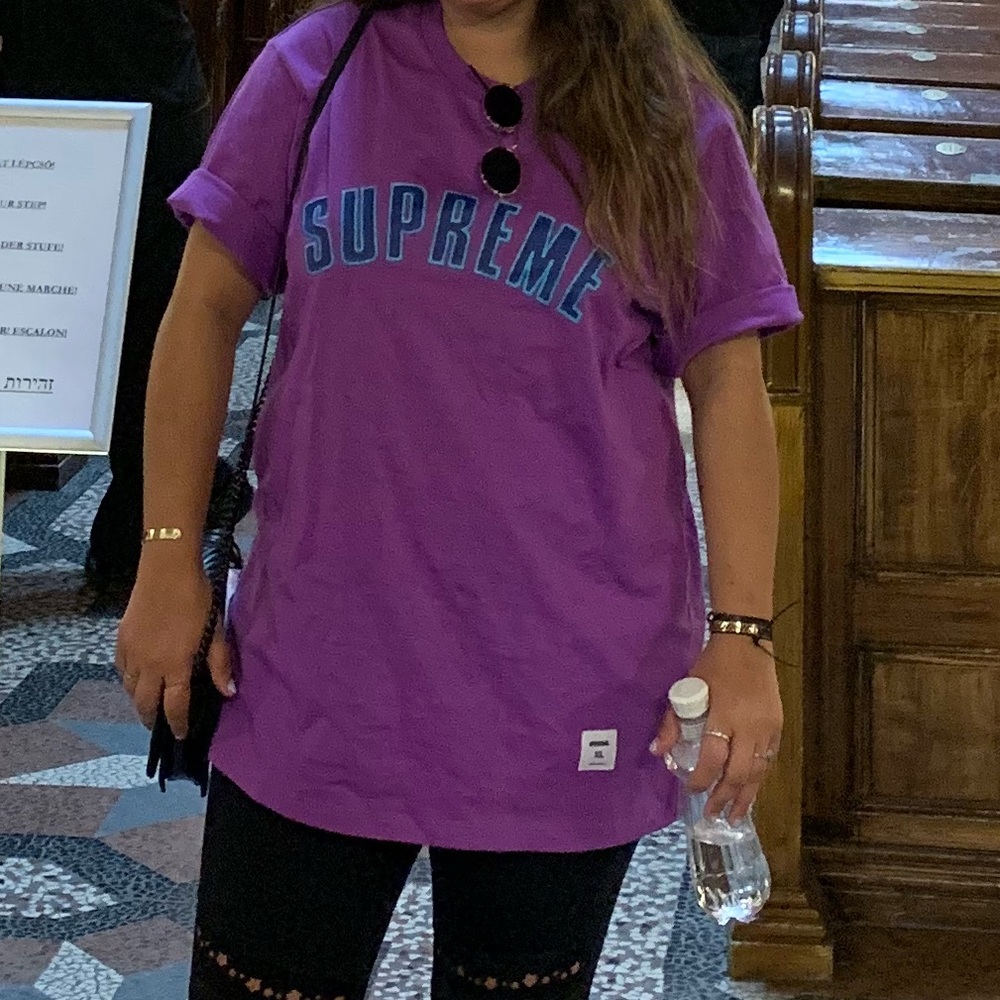 SUPREME T-shirt - Picture 2 of 2